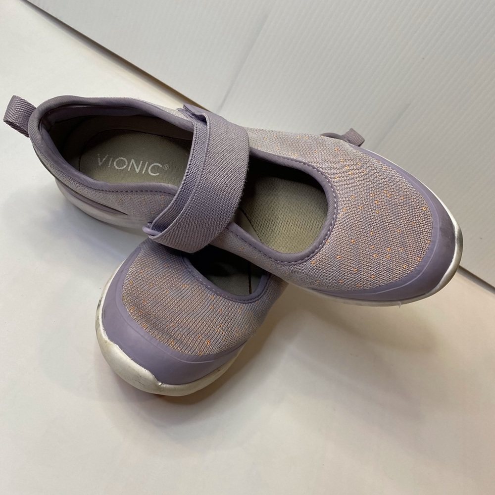 Vionic slip on shoe